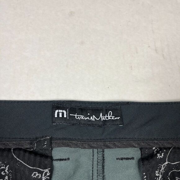 Travis Mathew Mens Golf Shorts Black Stretch Performance Pockets Zip Up Size 36 - Picture 3 of 8